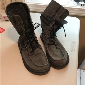 Sanuk boots